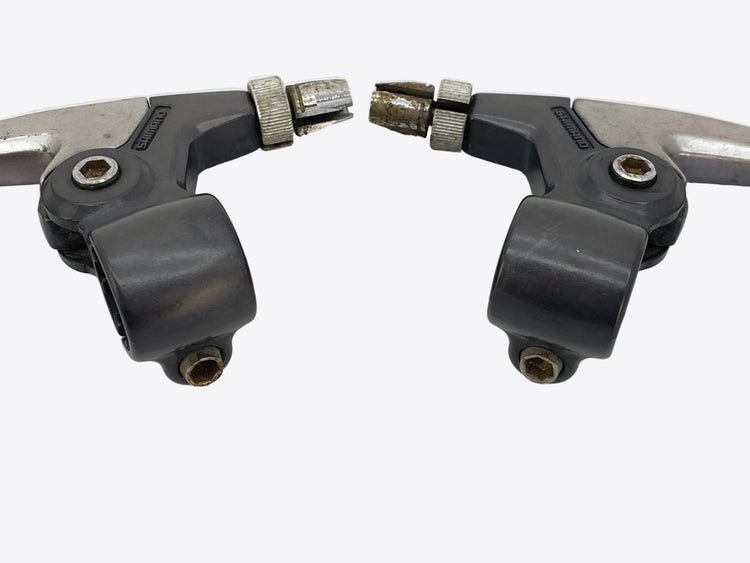 close up of the lever clamps