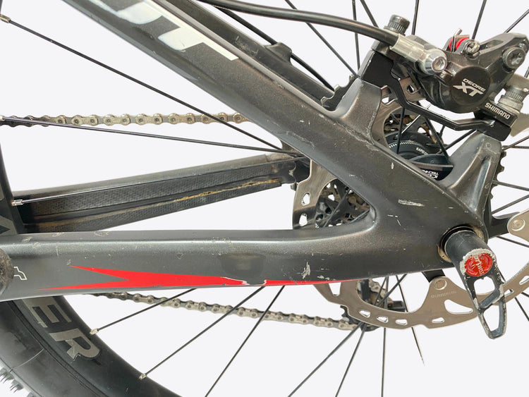 close up of the left rear dropout