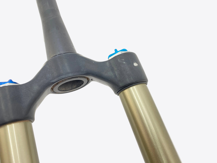 scratch on the fork crown