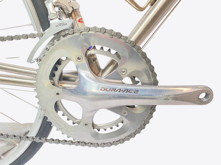 close up of the right crank arm