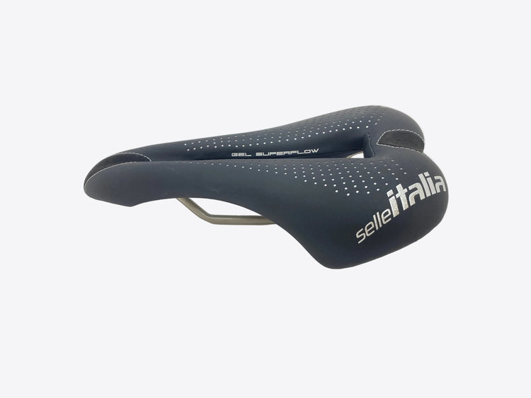left side view of the saddle