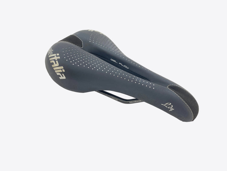 main view of the saddle