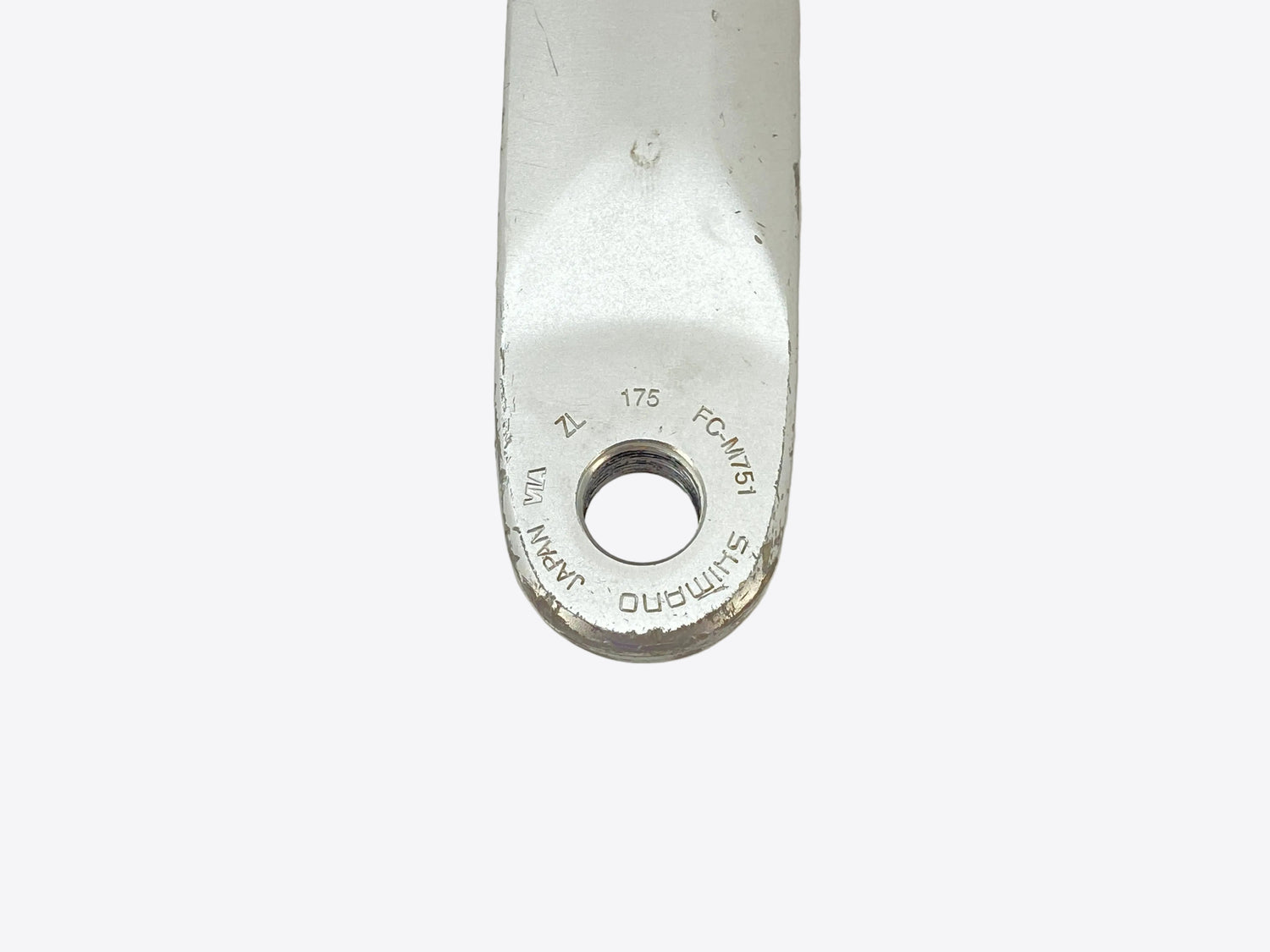 close up of the model number and size