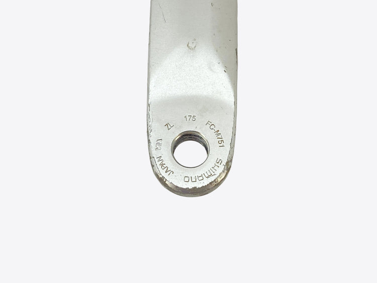 close up of the model number and size