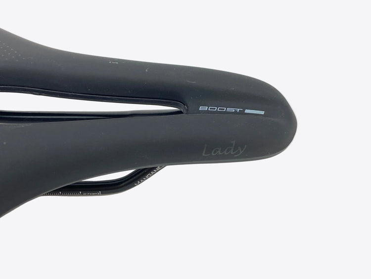 close up of the saddle nose