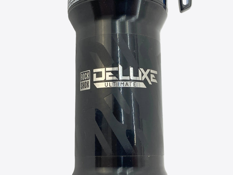 close up of the deluxe ultimate label