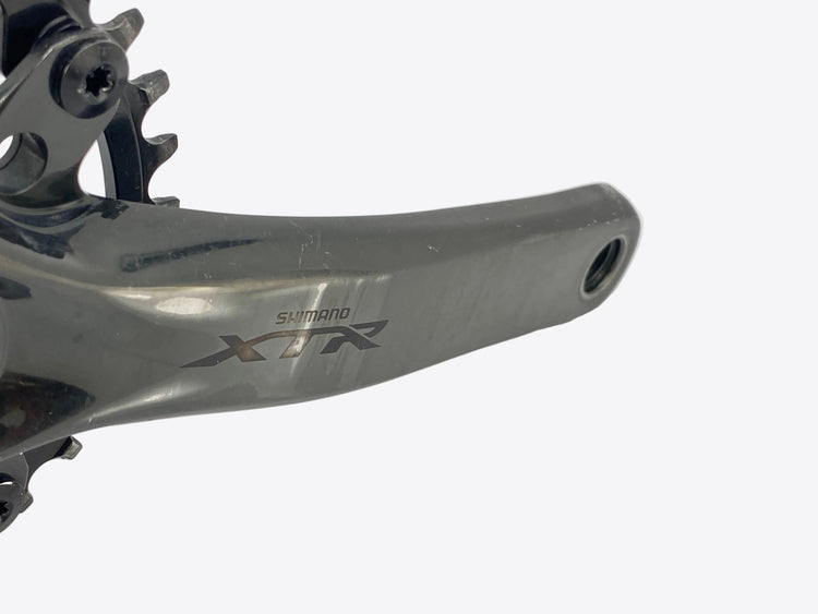 close up of the right crank arm