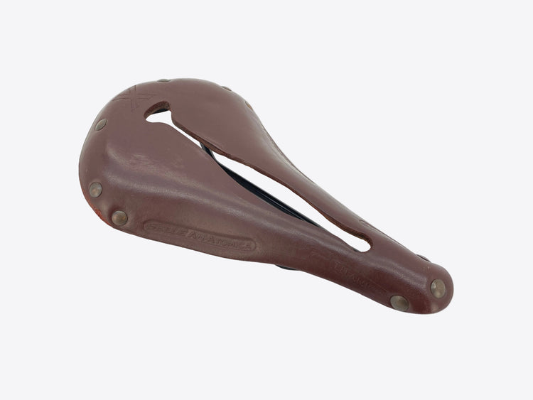 main view of the saddle