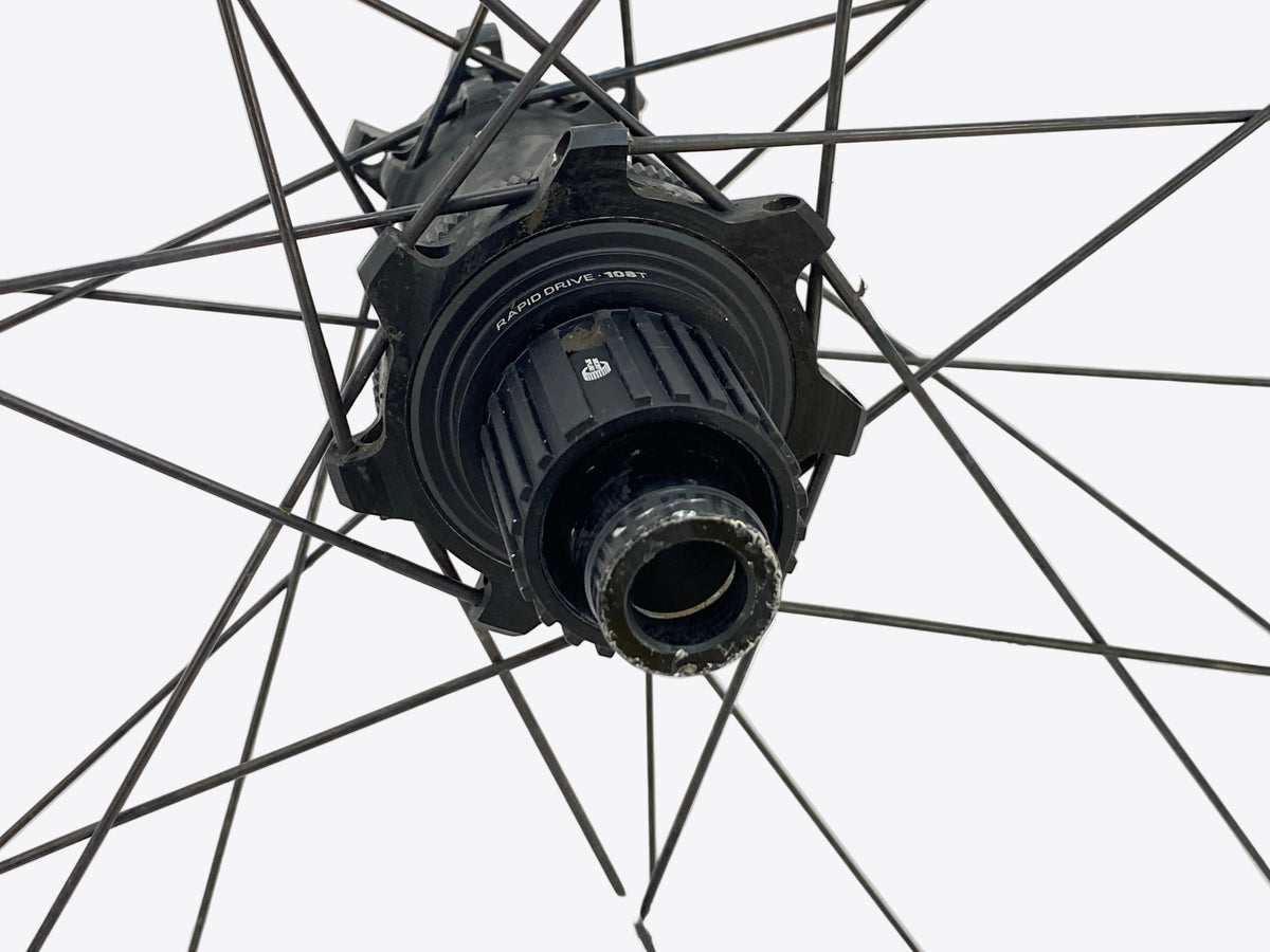 close up of the right side axle end