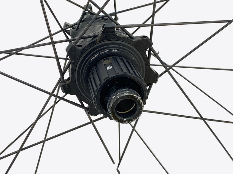 close up of the right side axle end
