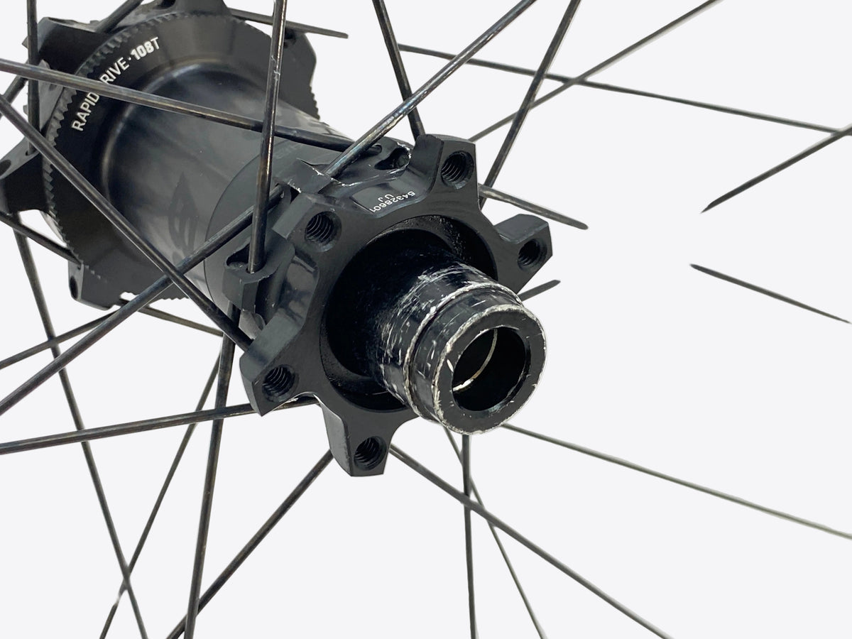 close up of the left side axle end