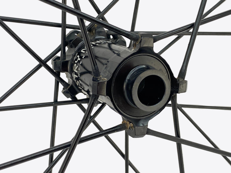 close up of the right side axle end