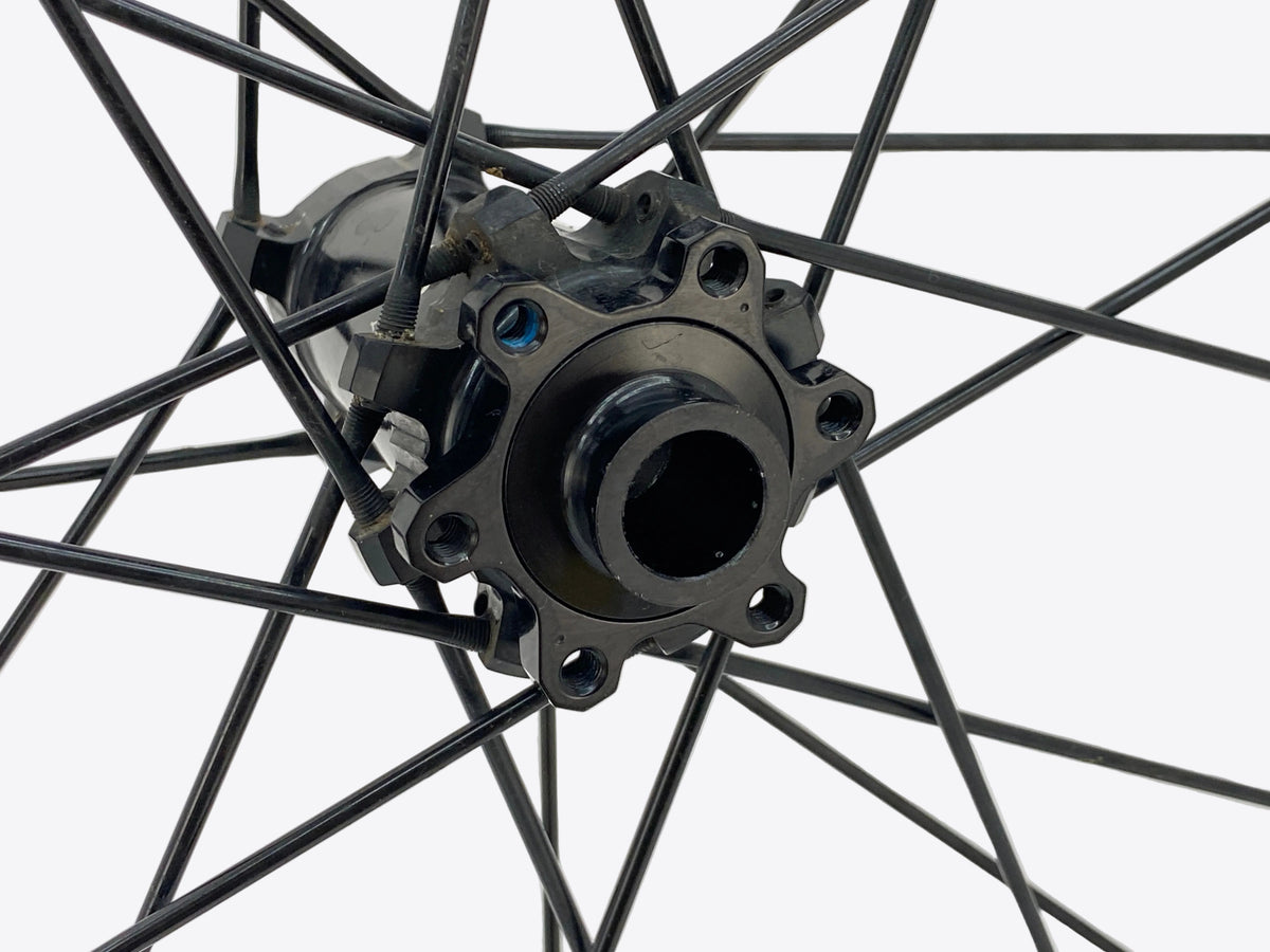 close up of the left side axle end