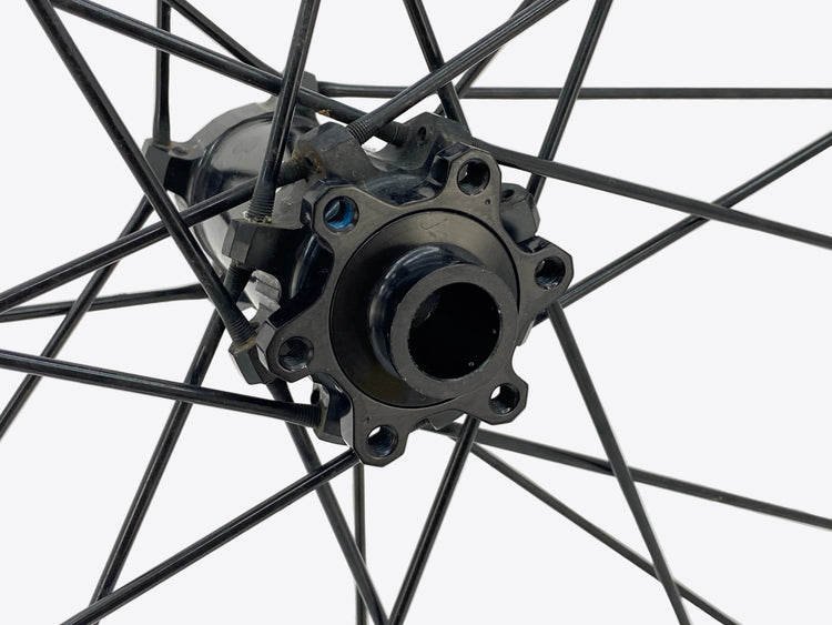 close up of the left side axle end