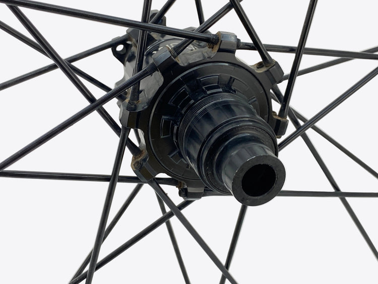 close up of the right side axle end