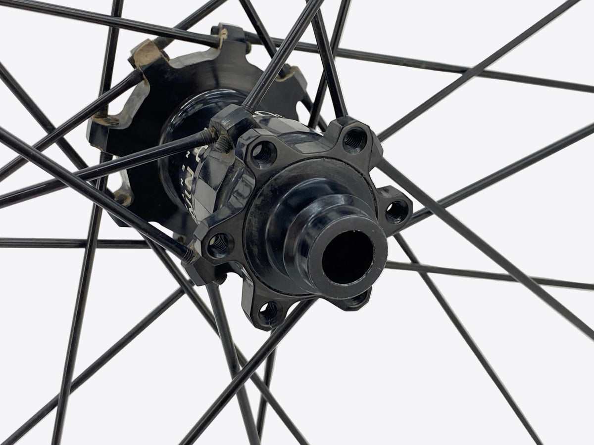 close up of the left side axle end