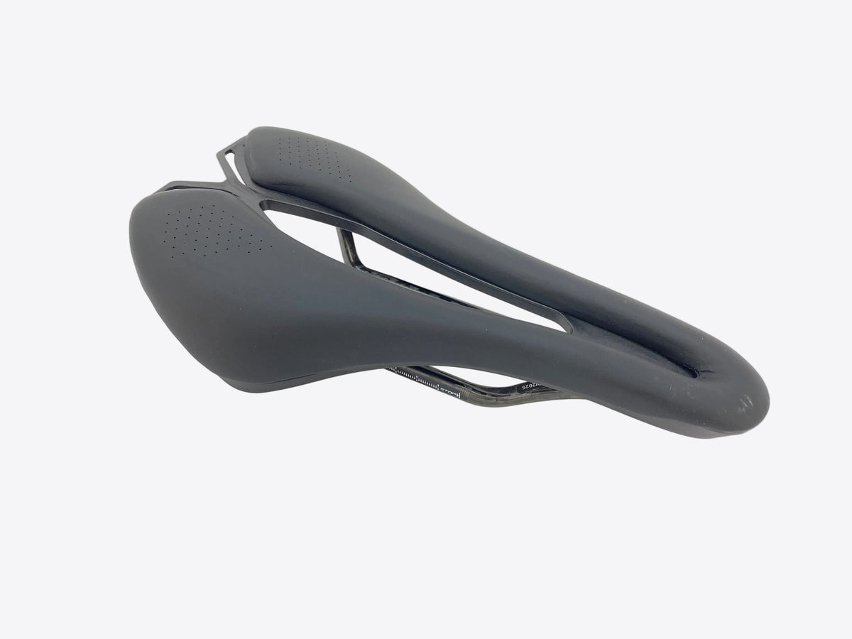 main view of the saddle
