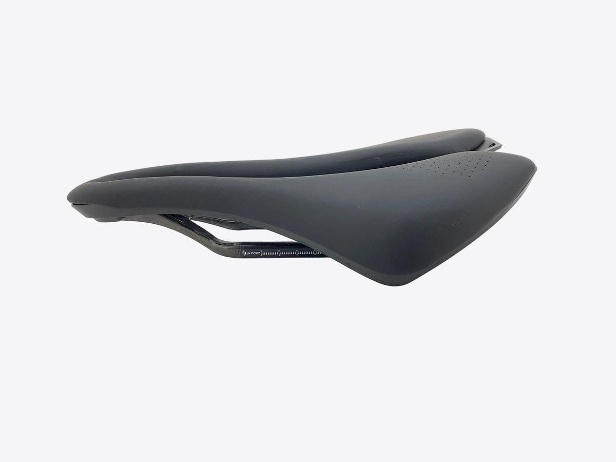 left side view of the saddle
