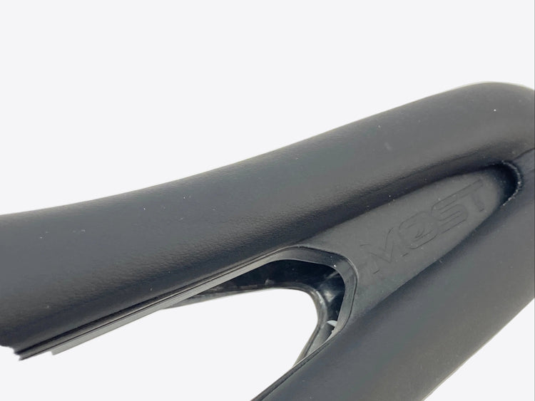 crease on the saddle top