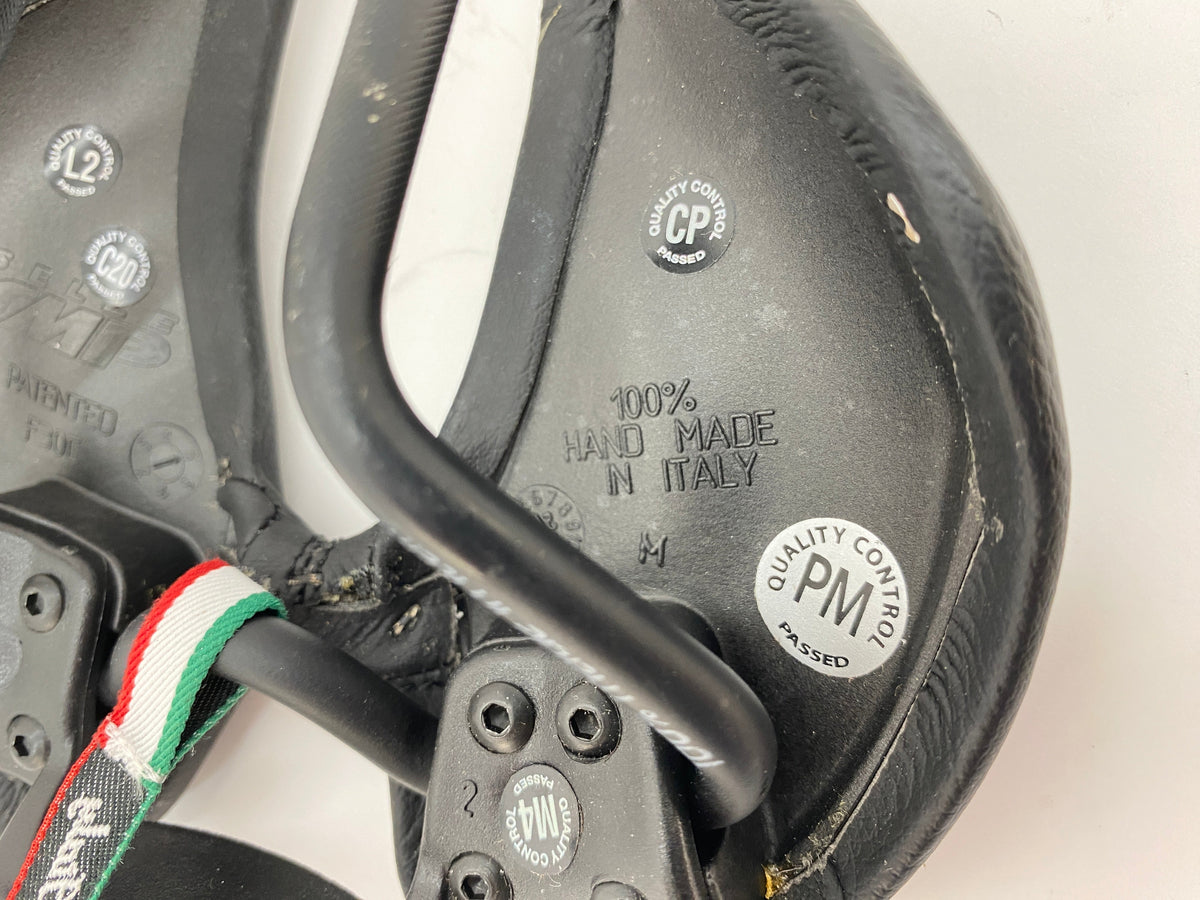 close up of the size label