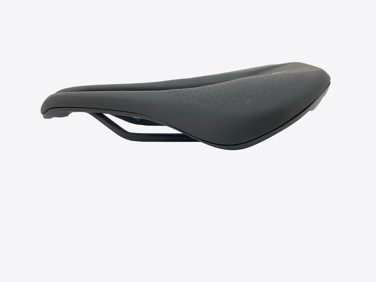 left side view of the saddle