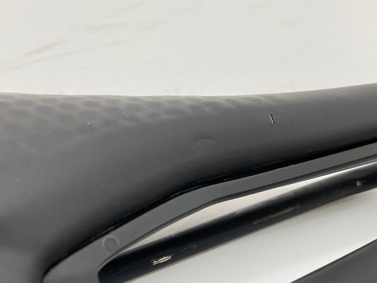 small pressure mark on saddle top