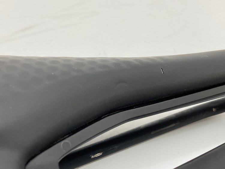 small pressure mark on saddle top