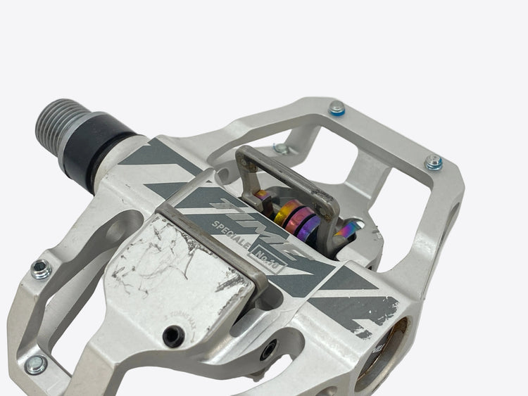 close up of the right pedal spring