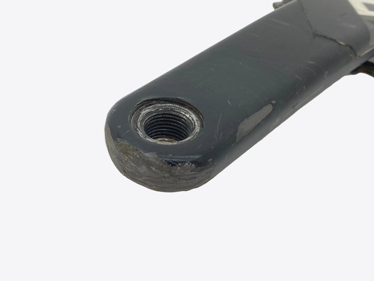 close up of the right crank arm end