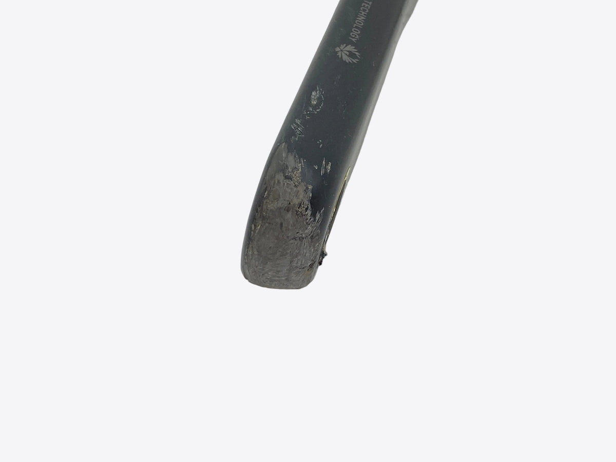 close up of the left crank arm end