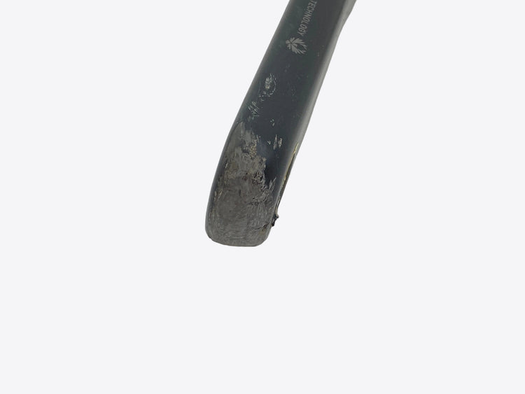 close up of the left crank arm end