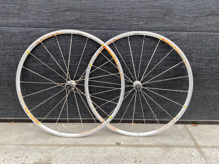 Mavic Aksium Race 700c Clincher Wheelset 100/130 Silver