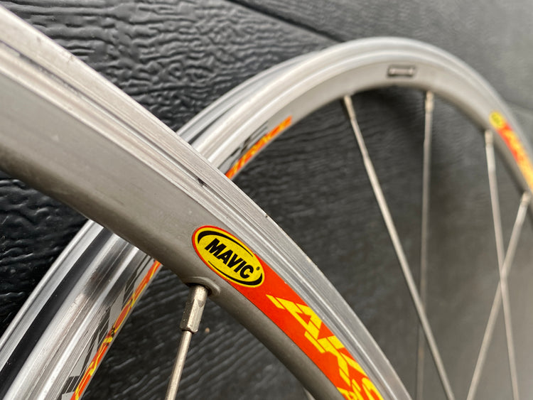 Mavic Aksium Race 700c Clincher Wheelset 100/130 Silver