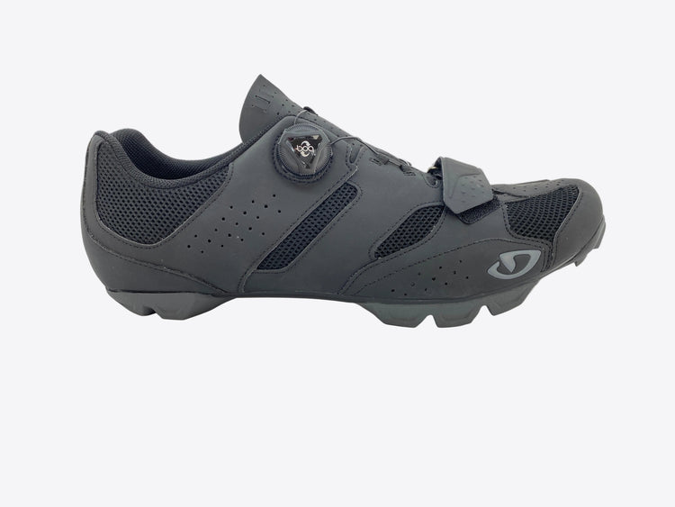 outside view of the right shoe