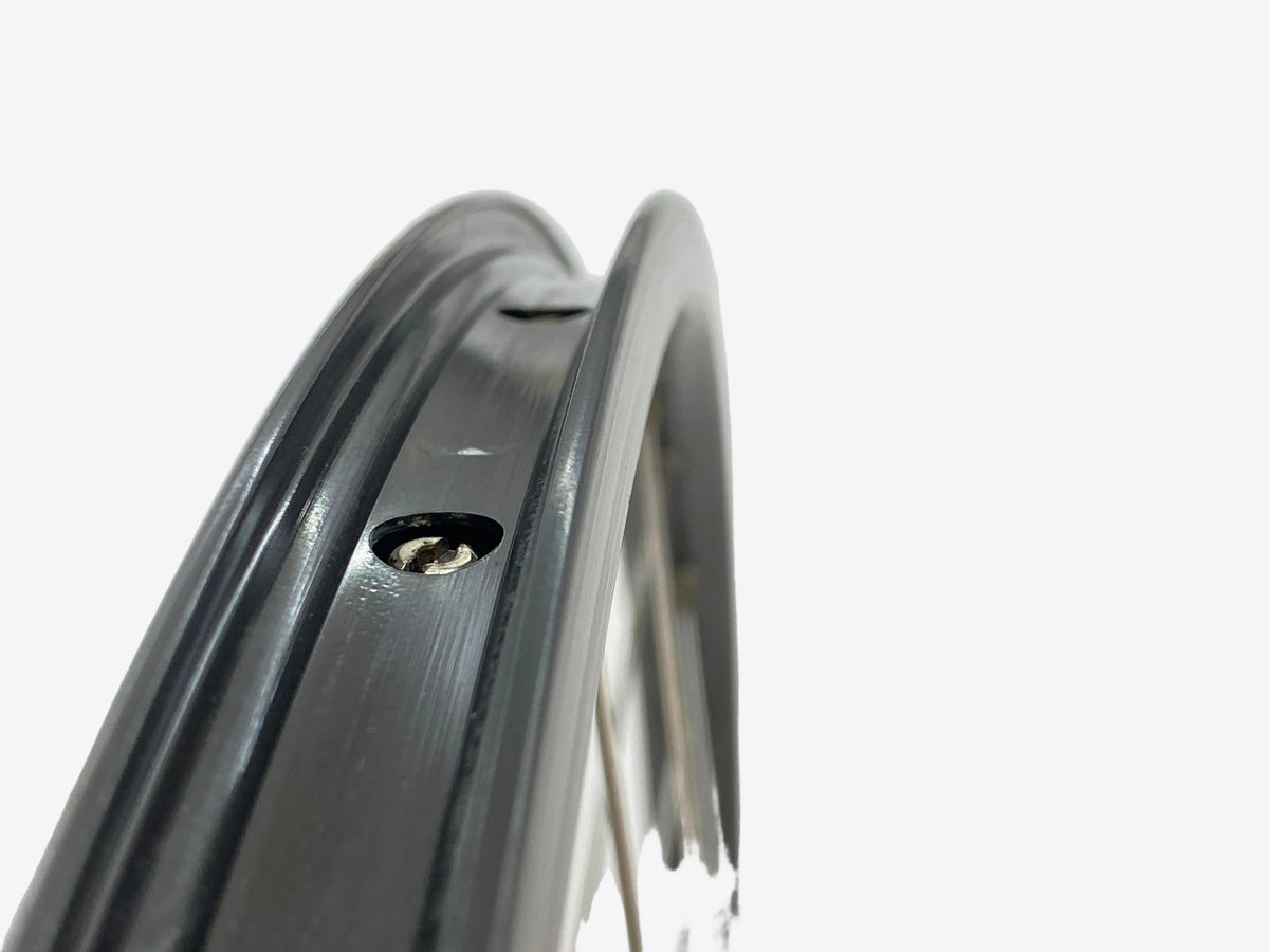 close up of the rim edge