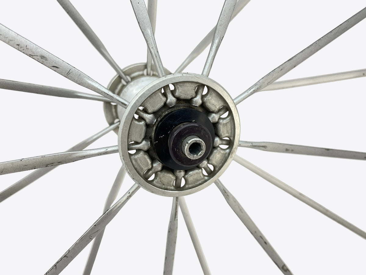 close up of the right front axle end