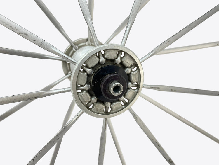 close up of the right front axle end
