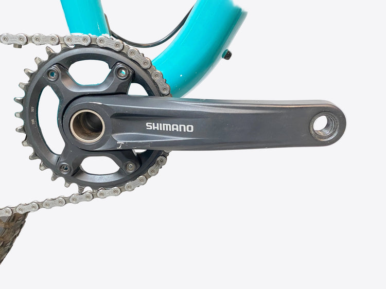 close up of the right crank arm