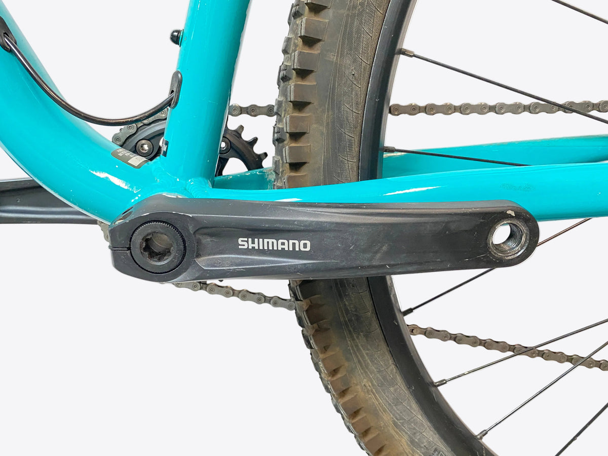 close up of the left crank arm