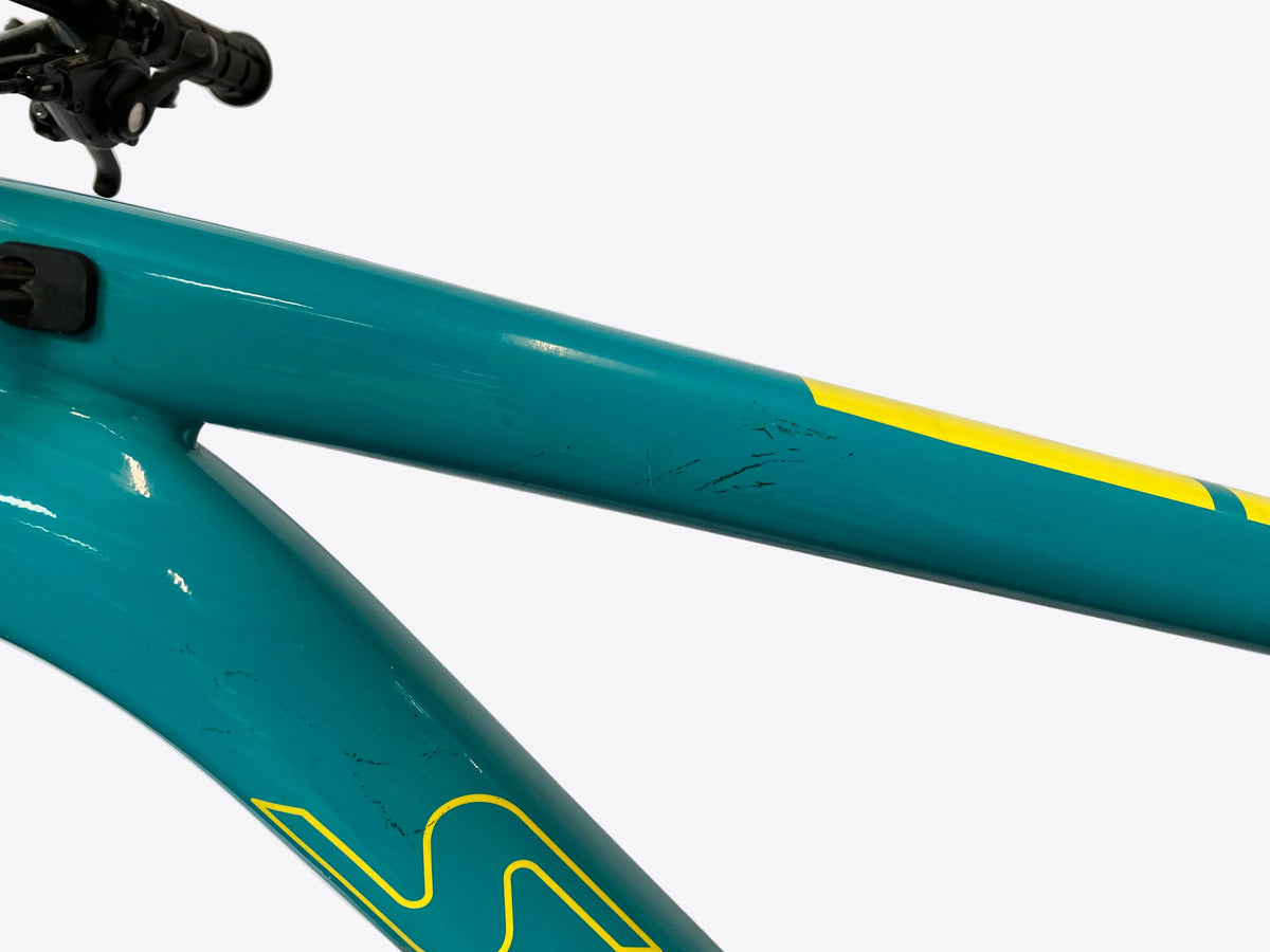 scuff marks on top tube
