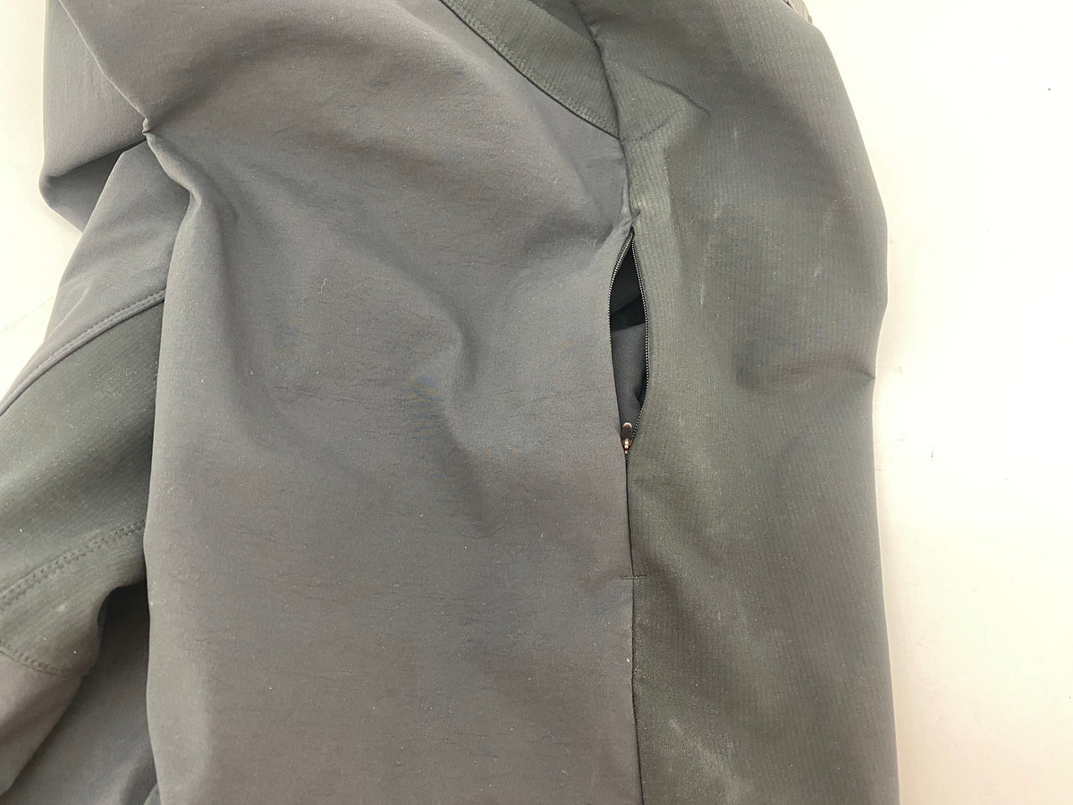 view of the right side pocket