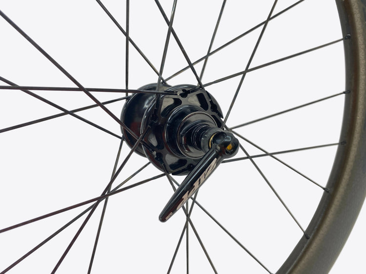 view of the rear skewer and left axle end