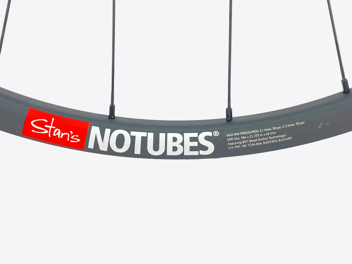 close up of the rim label