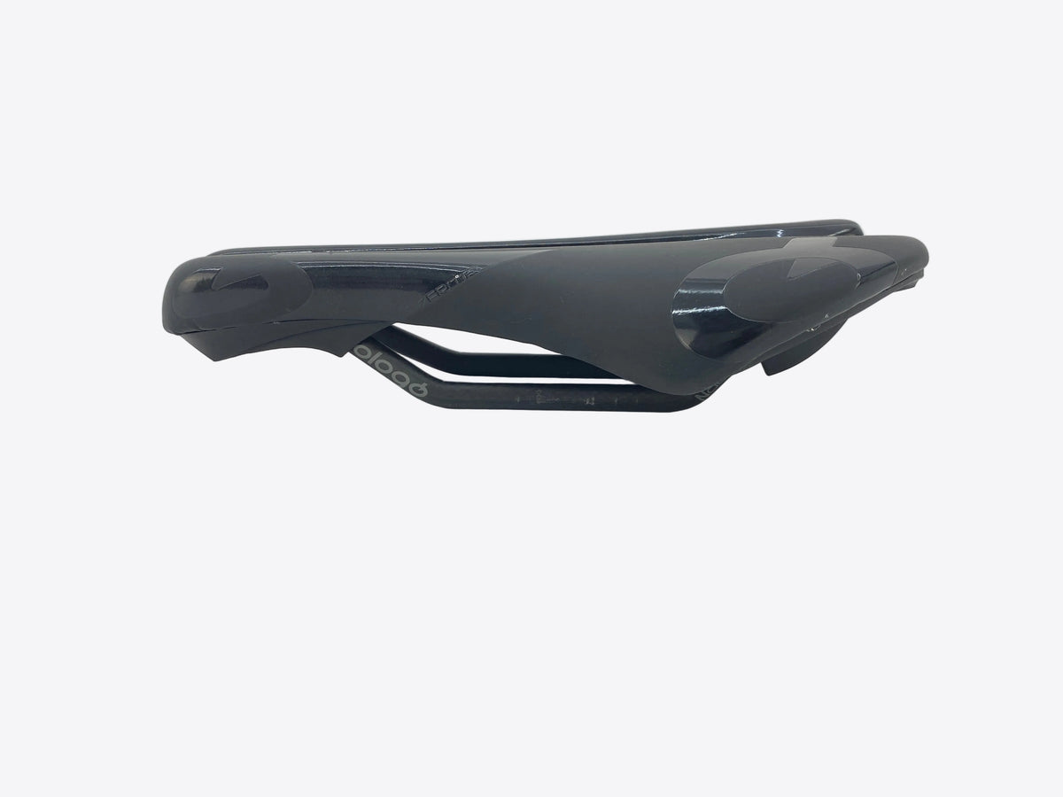 left side view of the saddle