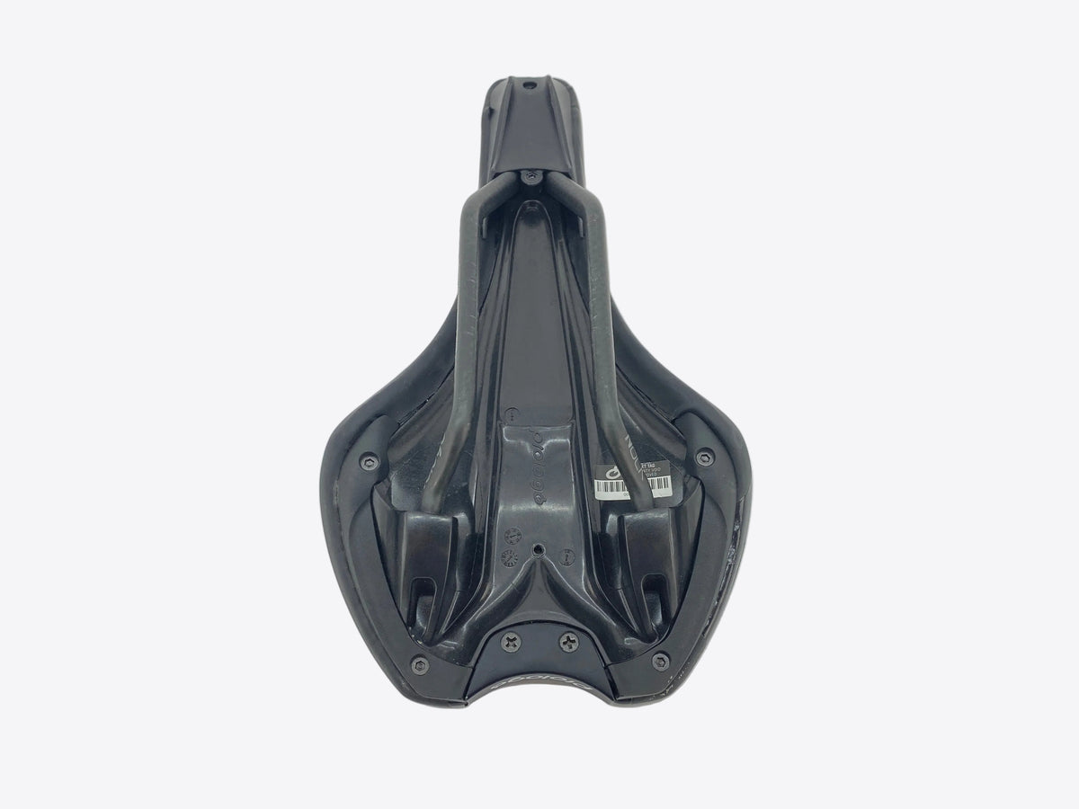 underside view of the saddle