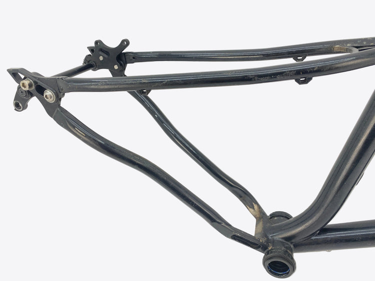 scratches and heel rub on the right seat stay and chain stay
