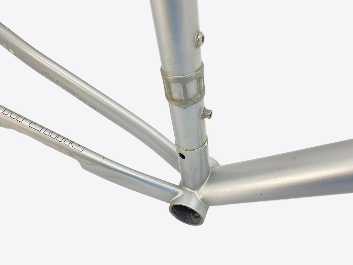 view of the seat tube and bottom bracket