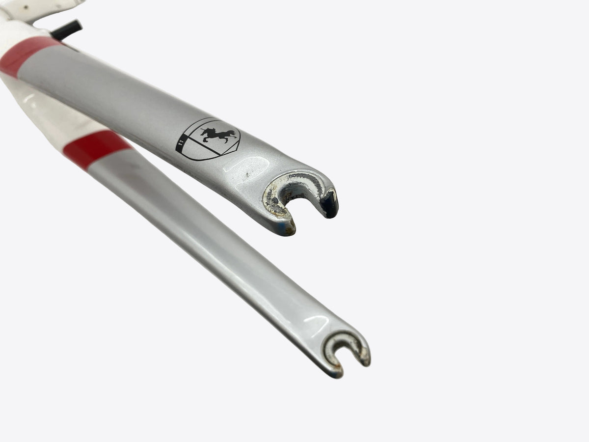 close up of the fork tips