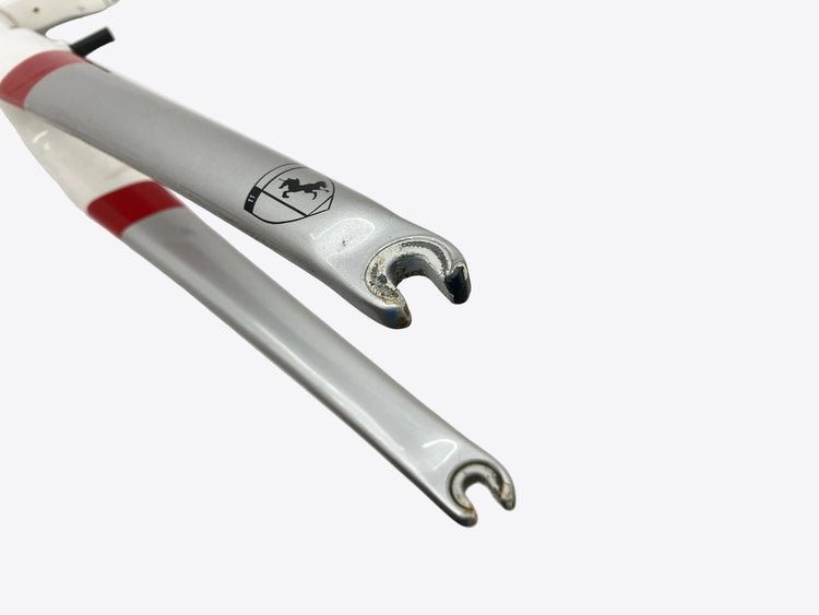 close up of the fork tips