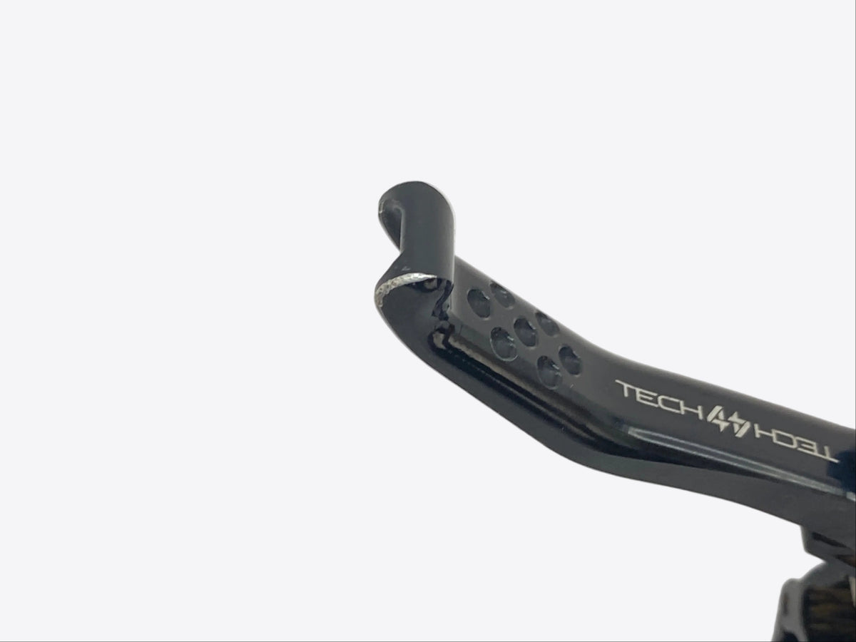 scratch on the end of the right lever blade